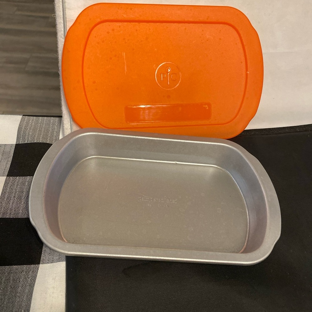 Pampered chef 2 freezer containers